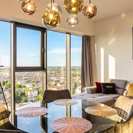 아파트 Ans Hanza Tower - 22nd Floor With View, Swimming Pool, Sauna, Jacuzzi, Viewing Terrace *