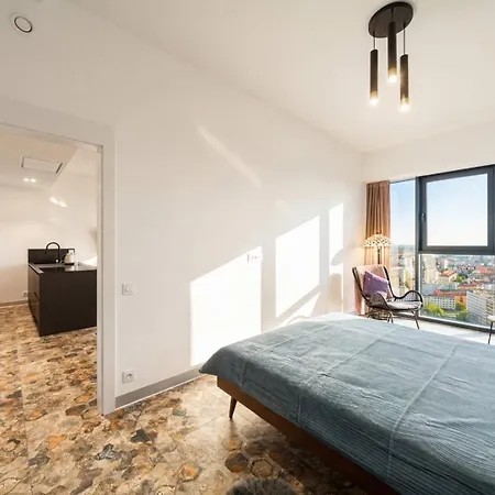 Ans Hanza Tower - 22nd Floor With View, Swimming Pool, Sauna, Jacuzzi, Viewing Terrace 아파트