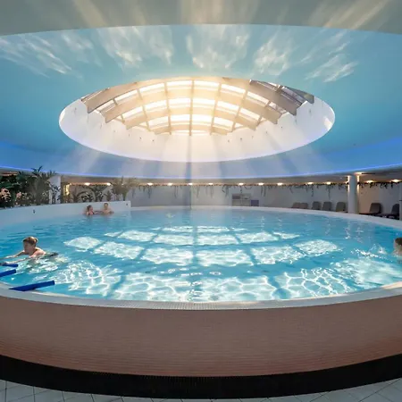 Ans Hanza Tower - 22nd Floor With View, Swimming Pool, Sauna, Jacuzzi, Viewing Terrace *