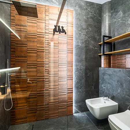 아파트 Ans Hanza Tower - 22nd Floor With View, Swimming Pool, Sauna, Jacuzzi, Viewing Terrace *